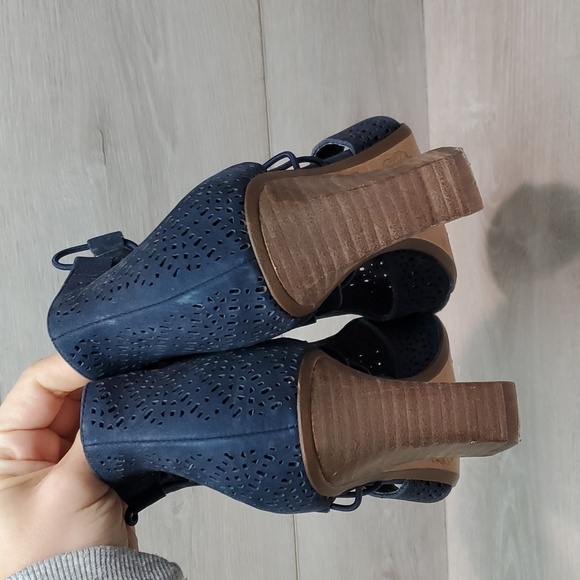 Vince Camuto Women Corbina Ankle Side strap Heels Open Toe Ankle boots 8M - Picture 7 of 14